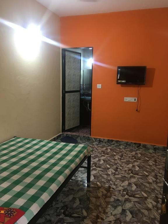 Fernandes Guest House 칼랑굿 외부 사진